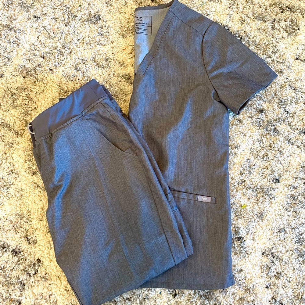 NWOT Figs graphite scrub set